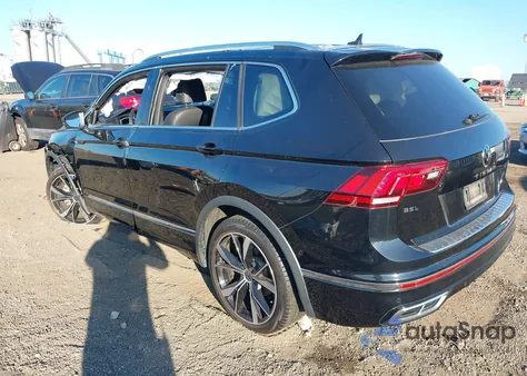 2022 Volkswagen Tiguan 2.0T Sel R-Line z USA, uszkodzony, nr VIN 3VV4B7AX5NM152779